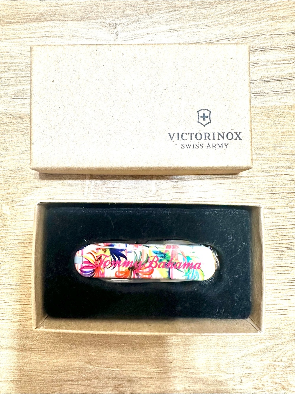 Victorinox Swiss Army Knife Tommy Bahama Multi Tool New in Box